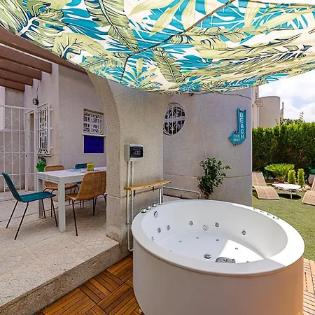 Elegant With Jacuzzi Loi Charls In 3* Torrevieja