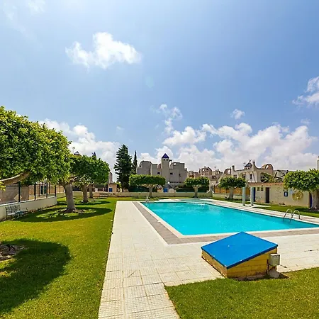 Elegant With Jacuzzi Holiday home *