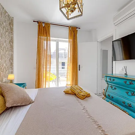 Elegant With Jacuzzi Holiday home *