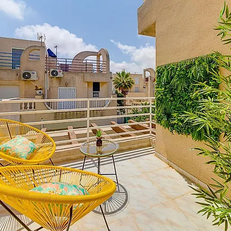 Elegant With Jacuzzi Loi Charls In Pensjonat Torrevieja