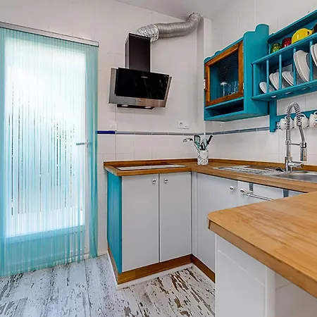 Pensjonat Elegant With Jacuzzi Loi Charls In Torrevieja