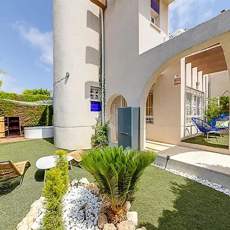 Elegant With Jacuzzi Holiday home *